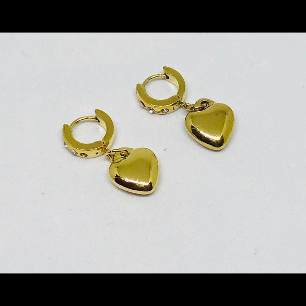 😘👧🏻Girl Cute  heart earrings👧🏻😘